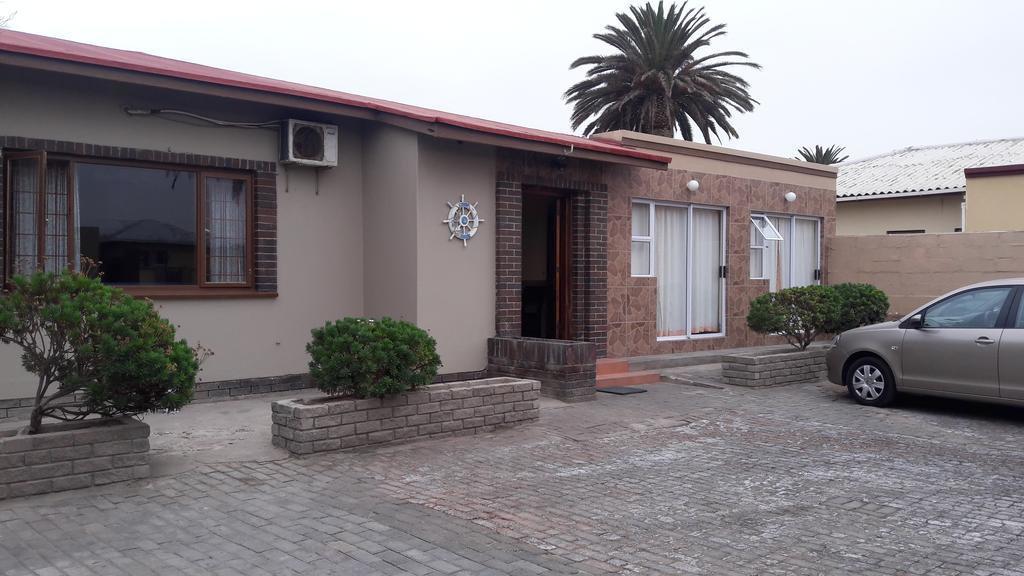 Skippers Backpackers Cc Hostel Walvis Bay Exterior photo